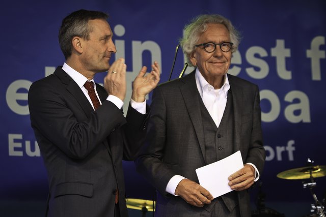 Europatag 2019 (v.l.): Oberbürgermeister Thomas Geisel und Dr. Stephan Holthoff-Pförtner, Minister für Bundes- und Europaangelegenheiten sowie Internationales des Landes Nordrhein-Westfalen.