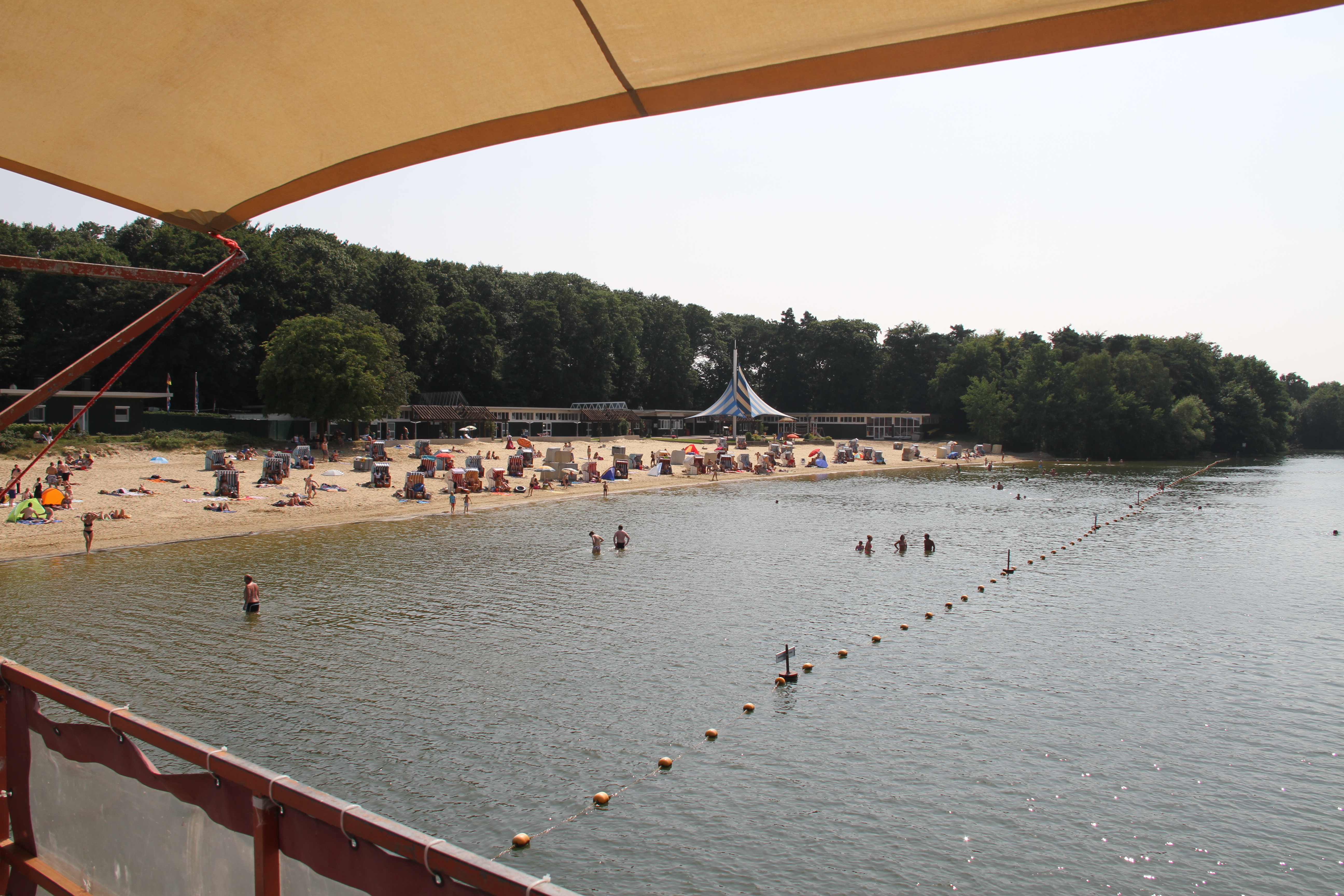 Die Badesaison ist ab dem 11. Mai eröffnet: Schwimmer müssen jedoch auf wärmere Wassertemperaturen warten. Foto: Kreis