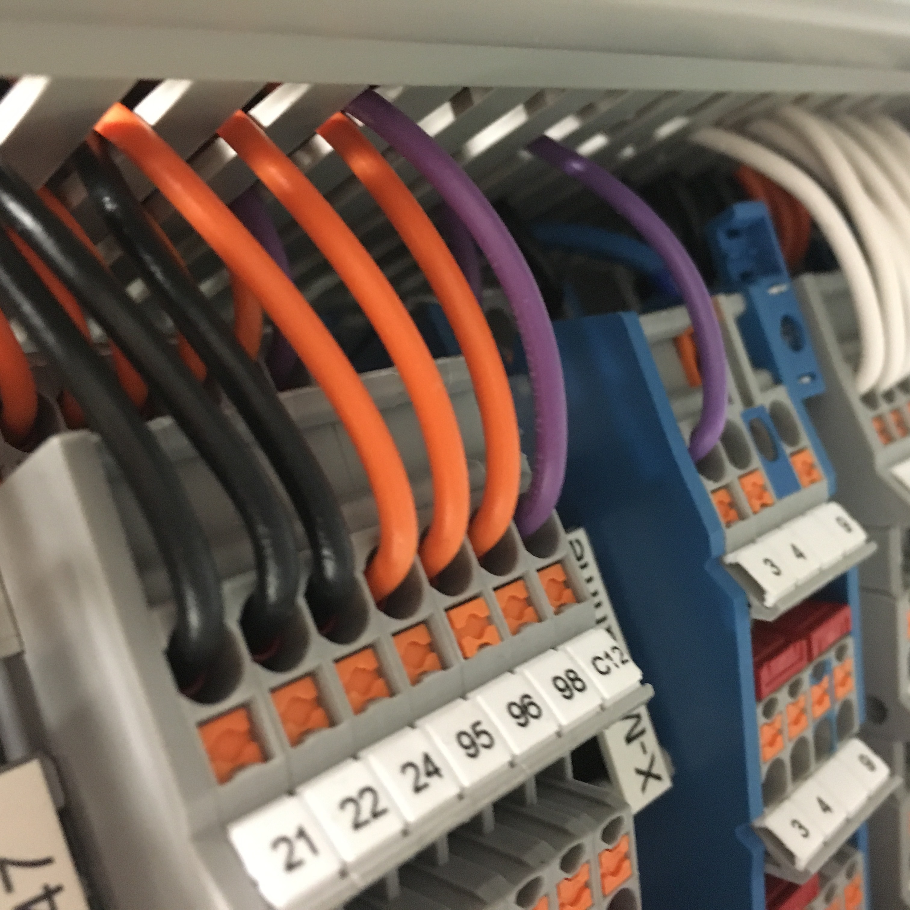 Die Büros in der dritten Etage sind im Zuge der Elektrosanierung für eine Woche nicht mit Strom versorgt.