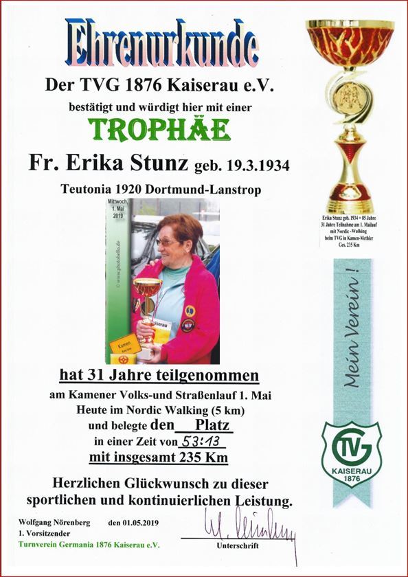 Volkslauf-Veranstalter TV Germania Kaiserau würdigte Erika Stunz' sportliche Kontinuität beim Lauf- und Walking-Event in Methler mit Ehrenurkunde und Trophäe.