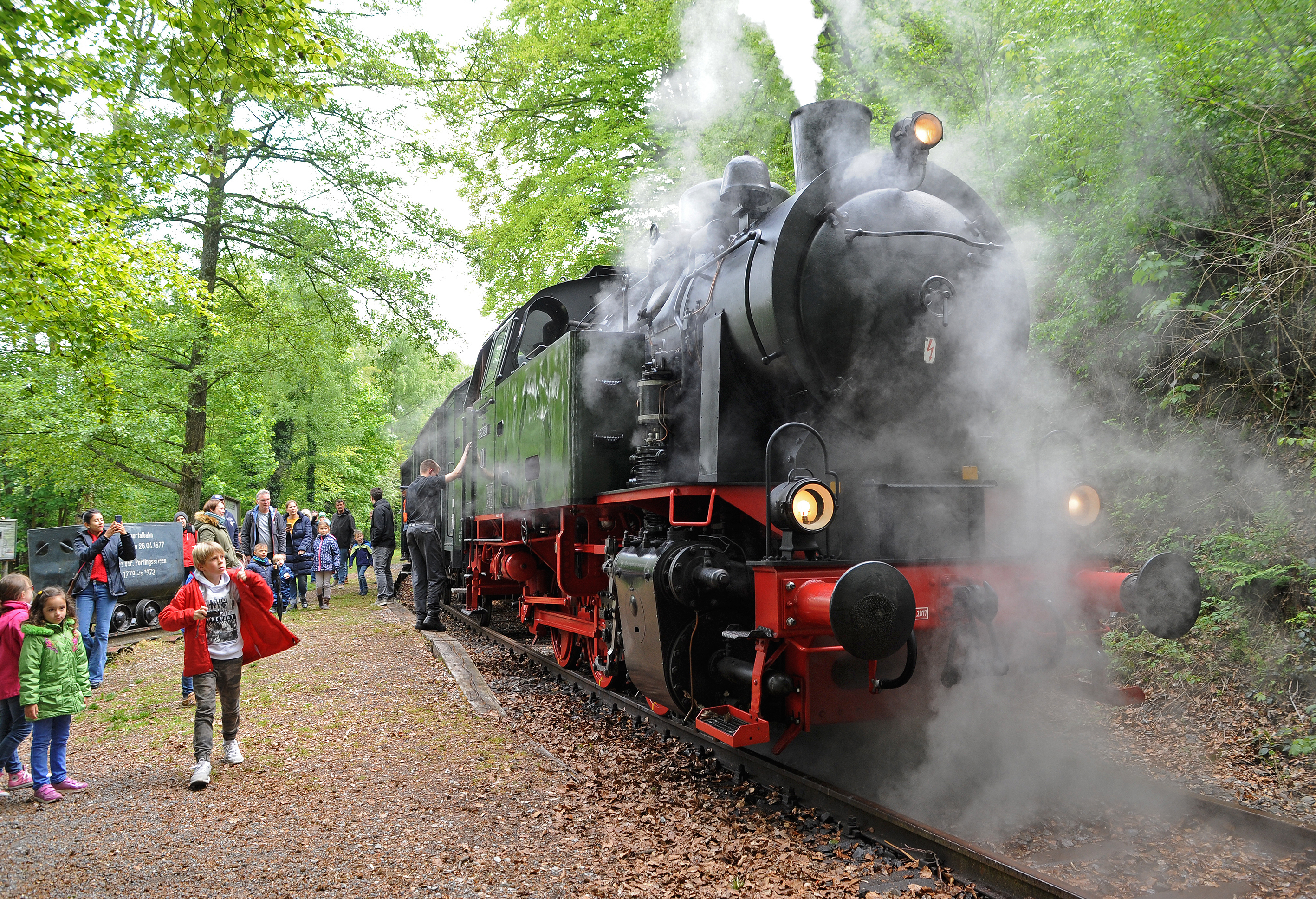 Zum Start in die neue Saison fuhr die Museumsbahn natürlich im Dampfbetrieb.