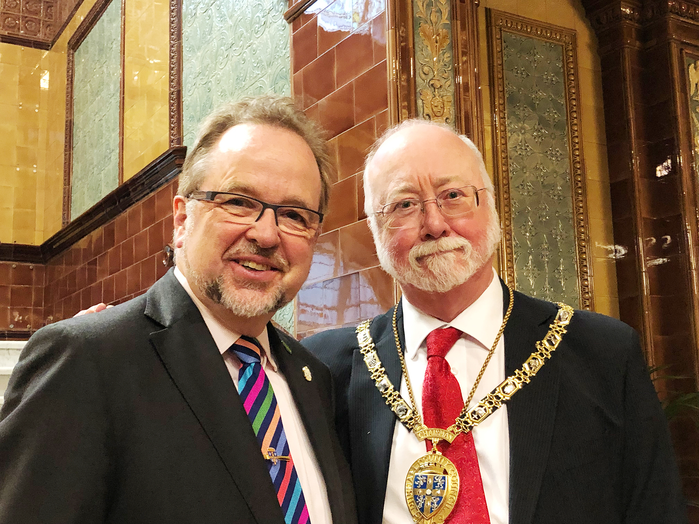 Gemeinsam mit einer politischen Delegation aus dem Kreis Wesel besuchte Landrat Dr. Ansgar Müller (links) den englischen Partnerkreis County Durham; hier mit dem englischen Chairman John Lethbridge.