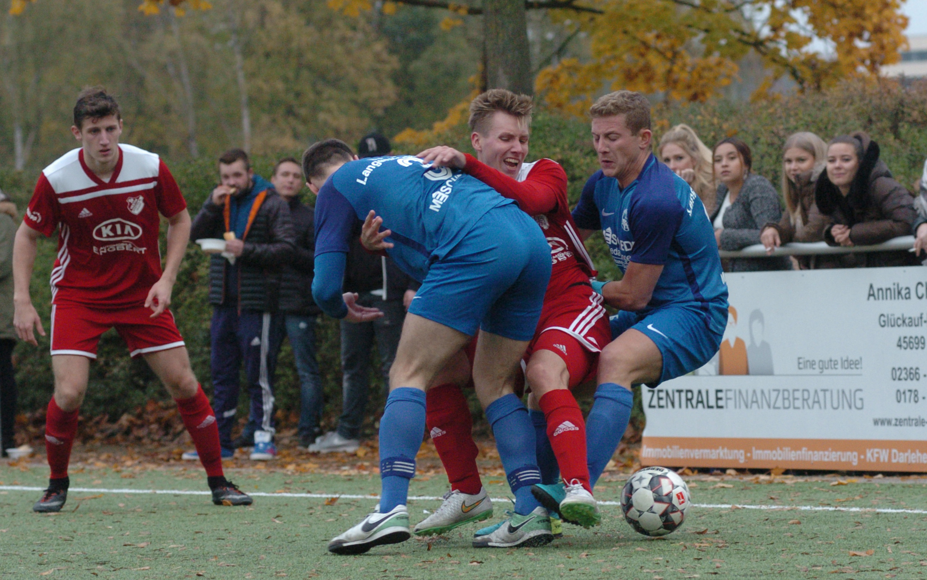 Es ist nicht weniger als das Spiel der Spiele in der Bezirksliga. Seit Wochen marschieren Vestia Disteln und BWL Langenbochum Seite an Seite durch die Liga, der Tabellendritte SG Castrop-Rauxel ist mit nun 50 Punkten längst weit abgeschlagen.