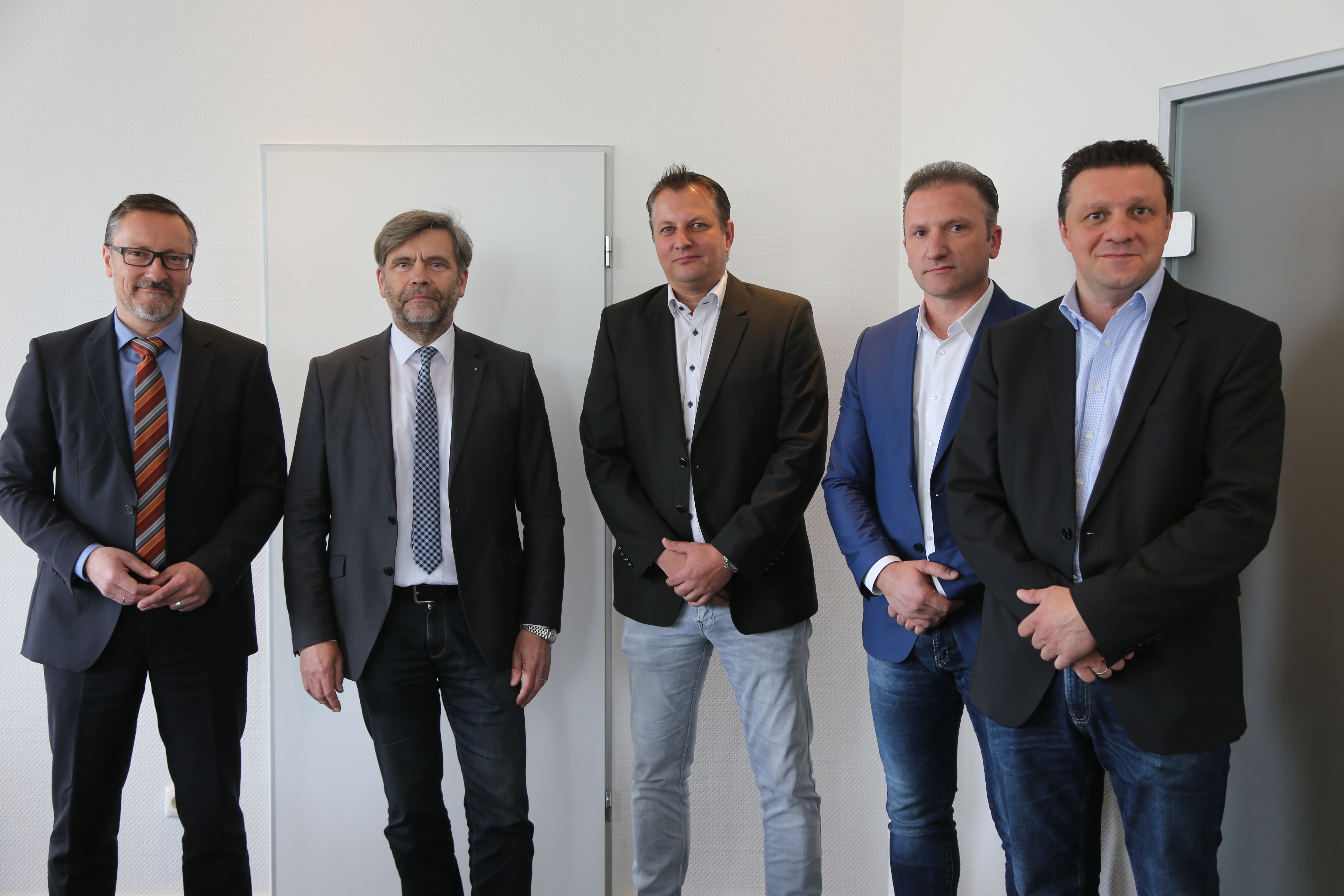Thomas Haude, Thomas Junge (beide GfW), Martin Knudsen (Decathlon), Asmir Suceska und Tüncay Kaya (beide Saturn) - v.l. - freuen sich über die Zusammenarbeit.