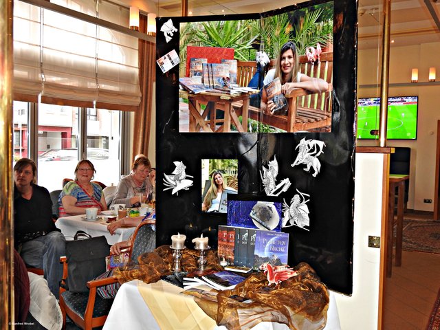 Bücher und Plakat von Natalie Peracha | Foto: MW