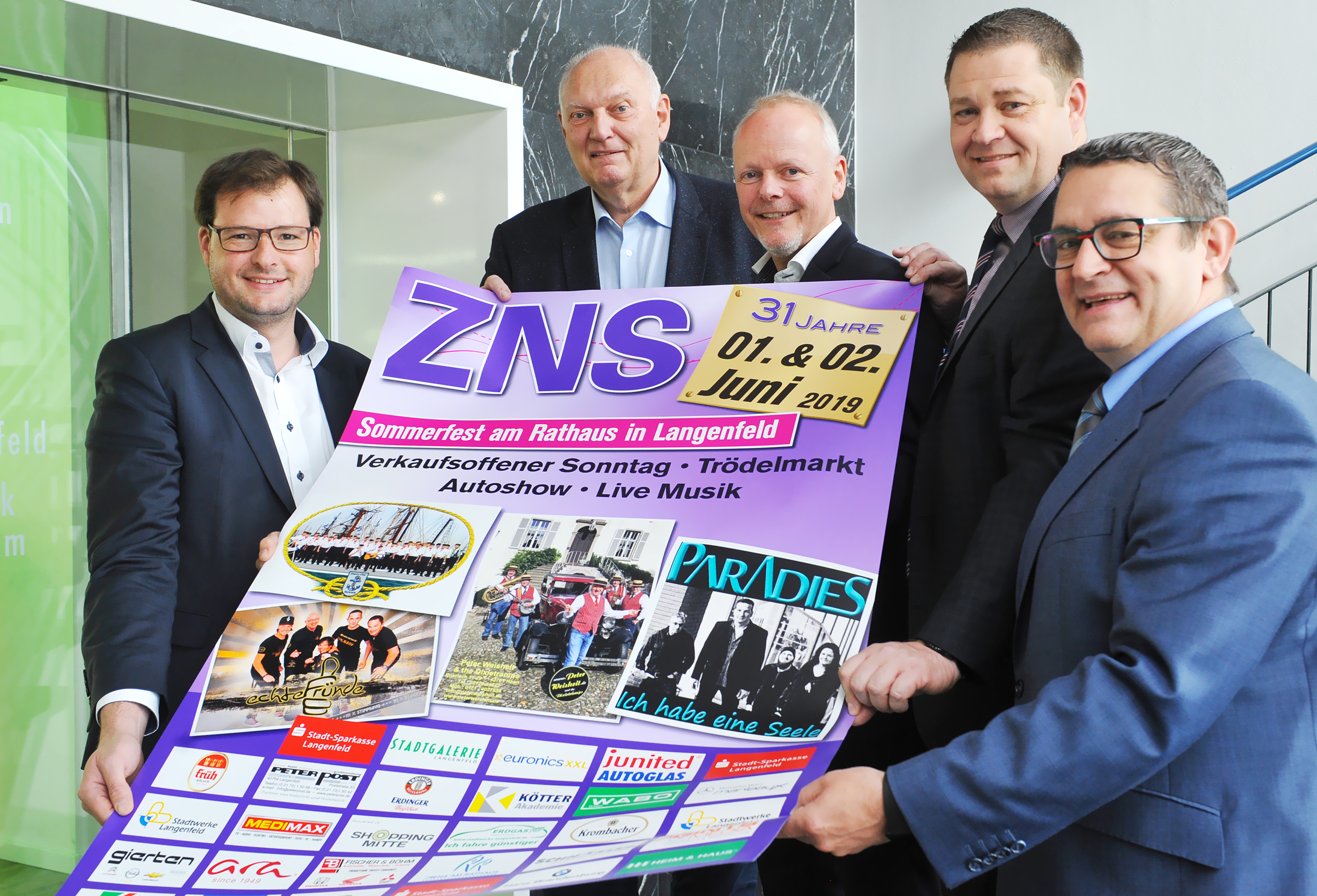 Traditionell am ersten Wochenende im Juni findet das Sommerfest des Förderkreis ZNS rund um das Rathaus statt. Ein schöner Anlass die Langenfelder Innenstadt zu erleben und durch die Straßen zu bummeln.