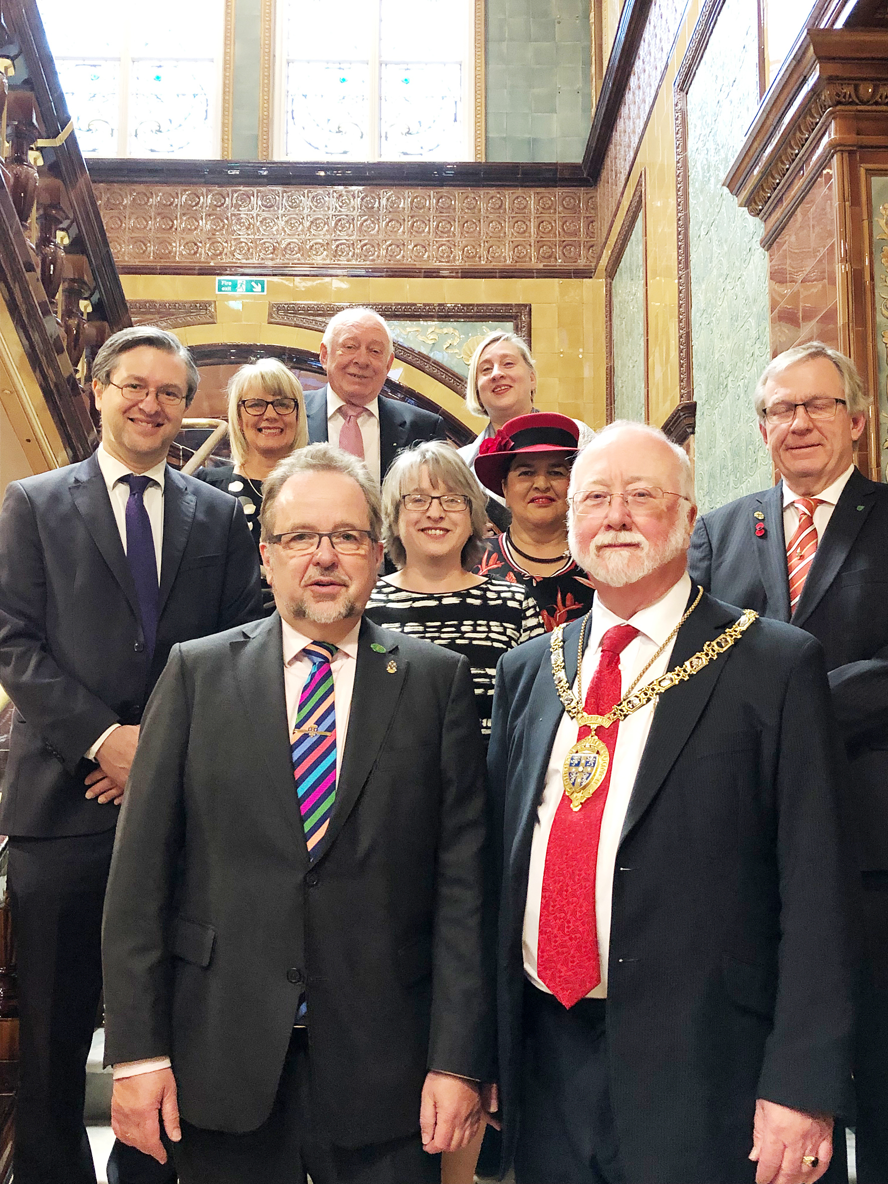Gemeinsam mit einer politischen Delegation aus dem Kreis Wesel besuchte Landrat Dr. Ansgar Müller den englischen Partnerkreis County Durham.
Von links: Simon Henig (Mehrheitsführer im County Council), Michèle Thorns (County Durham), Landrat Dr. Ansgar Müller, Heinz-Peter Ribbrock (FDP/VWG), Britta Wegner (Grüne), Gabriele Gerber-Weichelt (SPD), Karin Pohl (Linke), John Lethbridge (Chairman), Josef Devers (CDU).