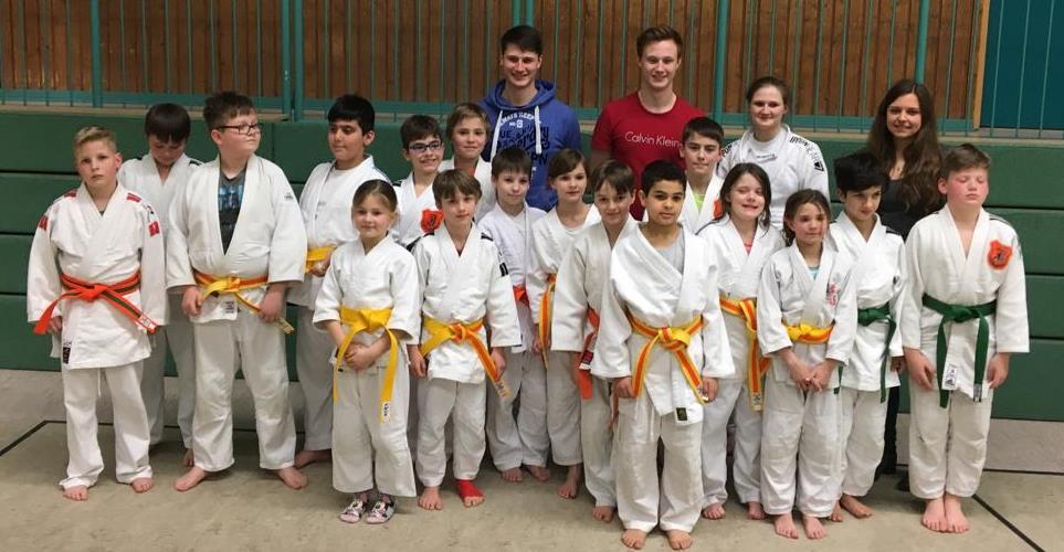 Die Wettkampfjudoka des JCH freuten sich über die bestandene Gürtelprüfung.