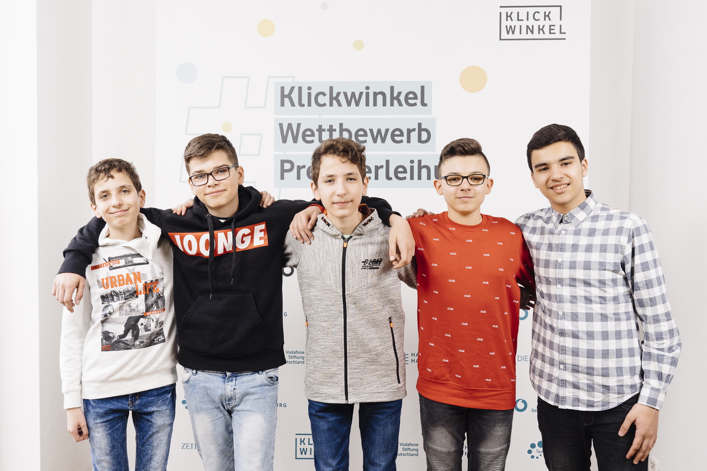 Sie waren in Berlin (v.l.n.r.): die fünf Evinger Heisenberg-Gymnasiasten Darius Plumeyer, Julian Jacanovic, Armin Plumeyer, Can Lauris Binger und Elias Allach.