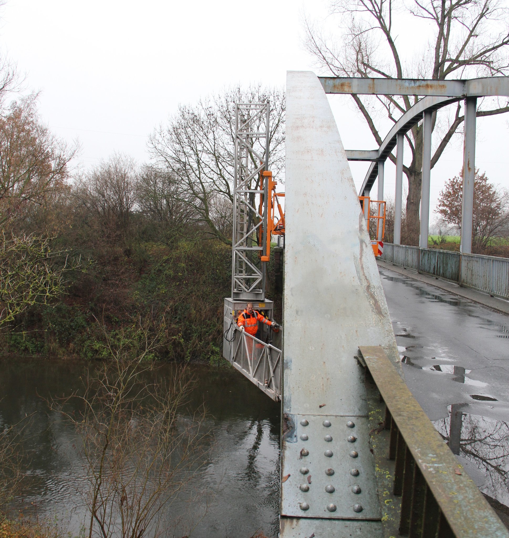 Die Kreisverwaltung Recklinghausen hat im Dezember der Lippe Wassertechnik GmbH den Auftrag erteilt, die Hauptuntersuchung an insgesamt 47 Brücken des Kreises Recklinghausen durchzuführen.