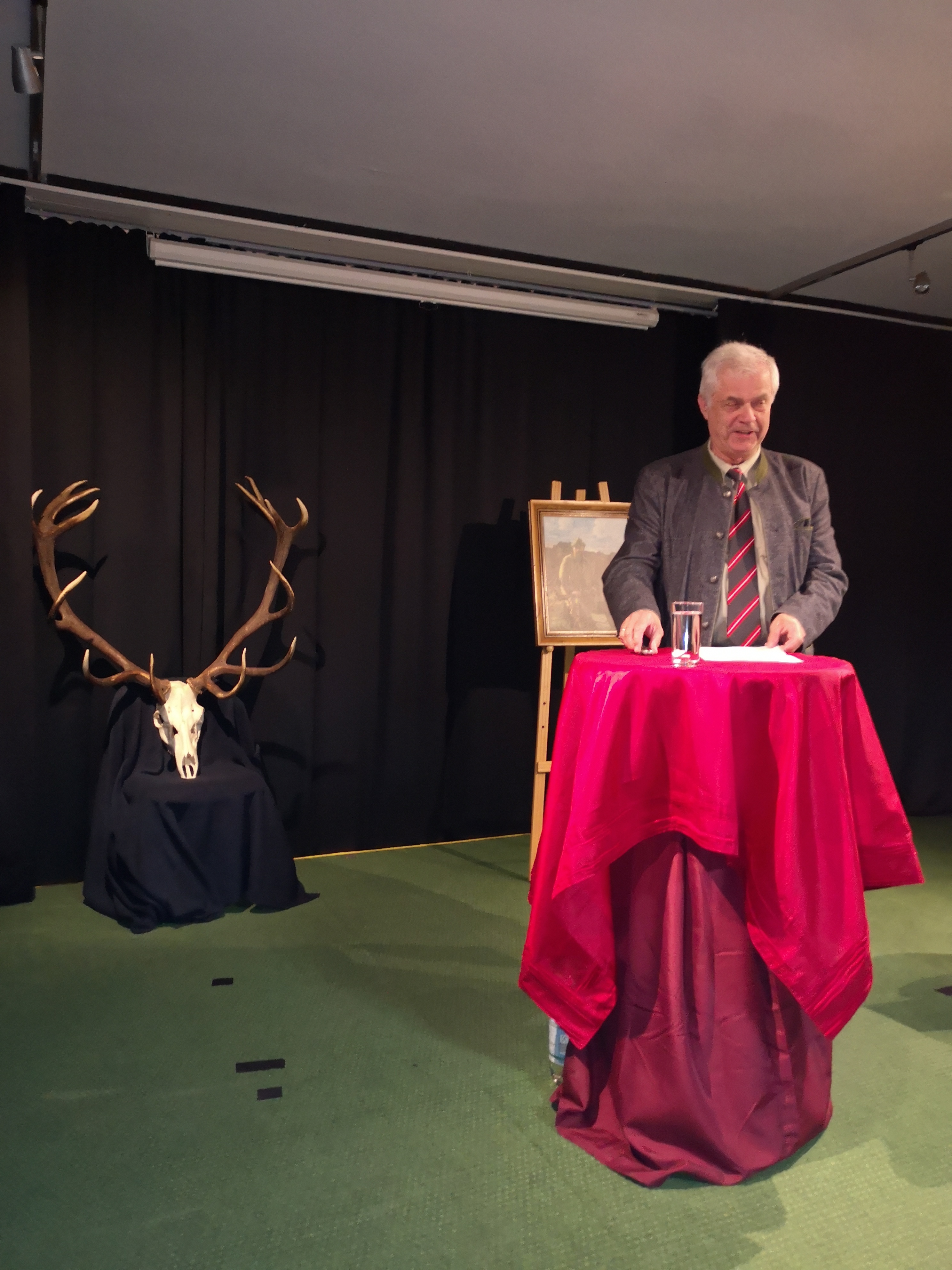 Dr. Michael Petrak, Leiter der Forschungsstelle für Jagdkunde und Wildschadensverhütung NRW,erinnerte an den Dorstener Ferdinand von Raesfeld.