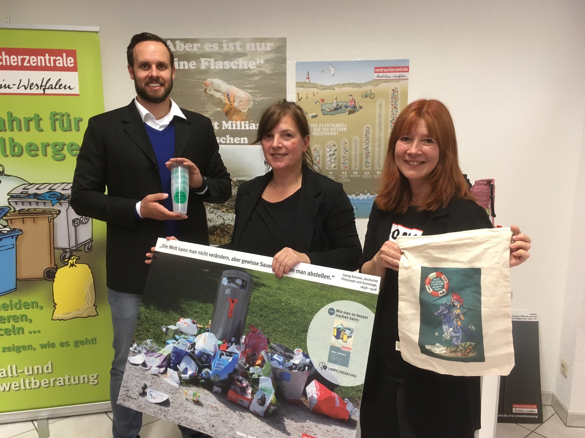 Sehr zufrieden mit dem Auftakt des Aktionsbündnisses: Klimaschutzmanager Tim Scharschuch (Stadt Kamen), Umweltberaterin Jutta Eickelpasch (Verbraucherzentrale) und Referentin, die Herner Abfallberaterin Silke Gerstler.
