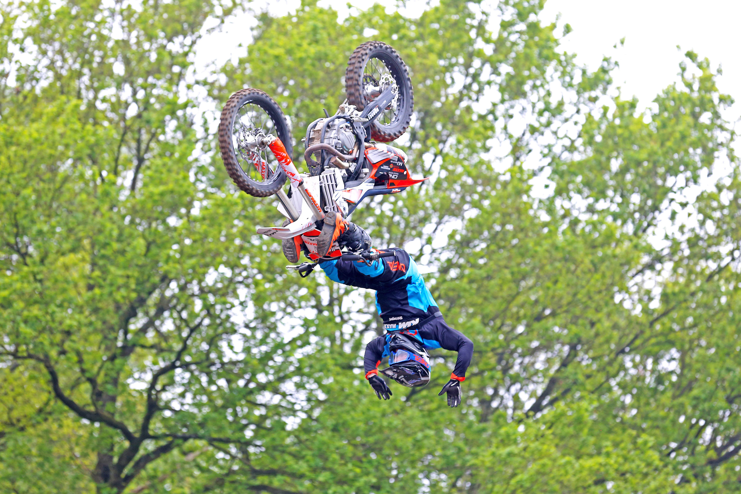 Hannes Ackermann, mehrfacher Deutscher FMX-Meister, arbeitet an seinen Tricks und ist auch international auf einem Top-Level.