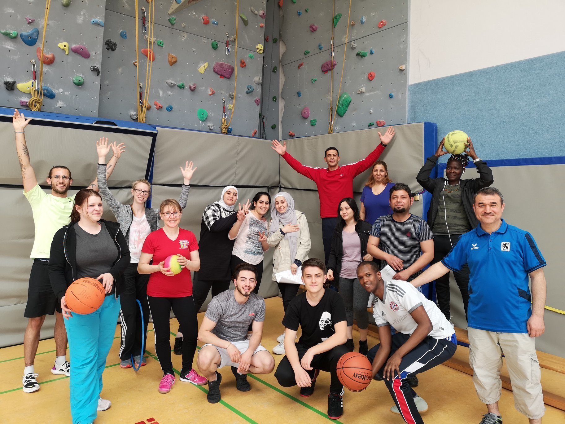 Der KreisSportBund HSK hat auch in diesem Jahr das Basismodul der Übungsleiter-C Ausbildung als Sonderausbildung für Frauen und Männer mit Flucht- bzw. Migrationshintergrund durchgeführt.