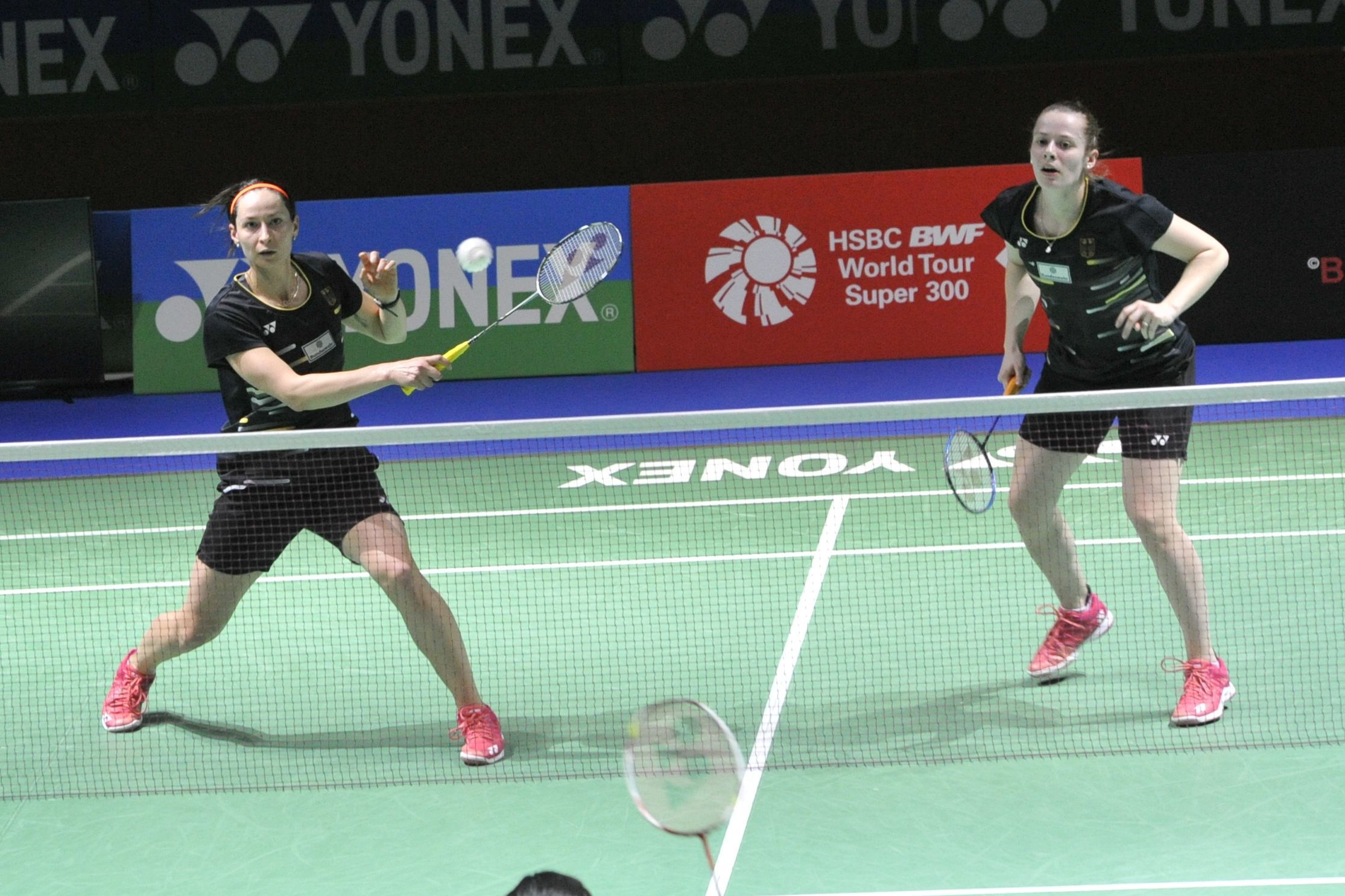 Johanna Goliszewski (l.) und Lara Käpplein (im Bild bei den YONEX German Open 2019) vertreten den DBV in Minsk im Damendoppel.