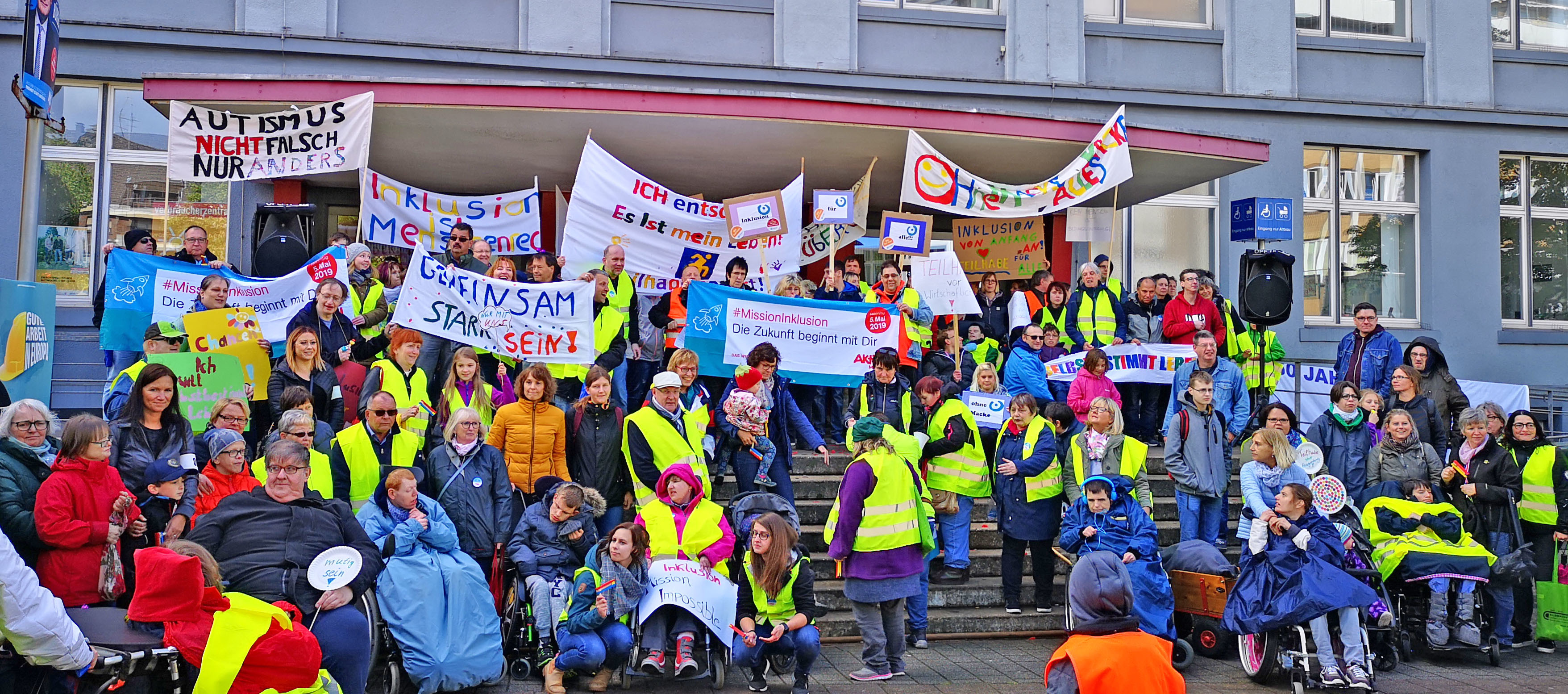 Protestaktion am Samstag vor dem Technischen Rathaus in Sterkrade. ^Foto: Büro für Chancengleichheit