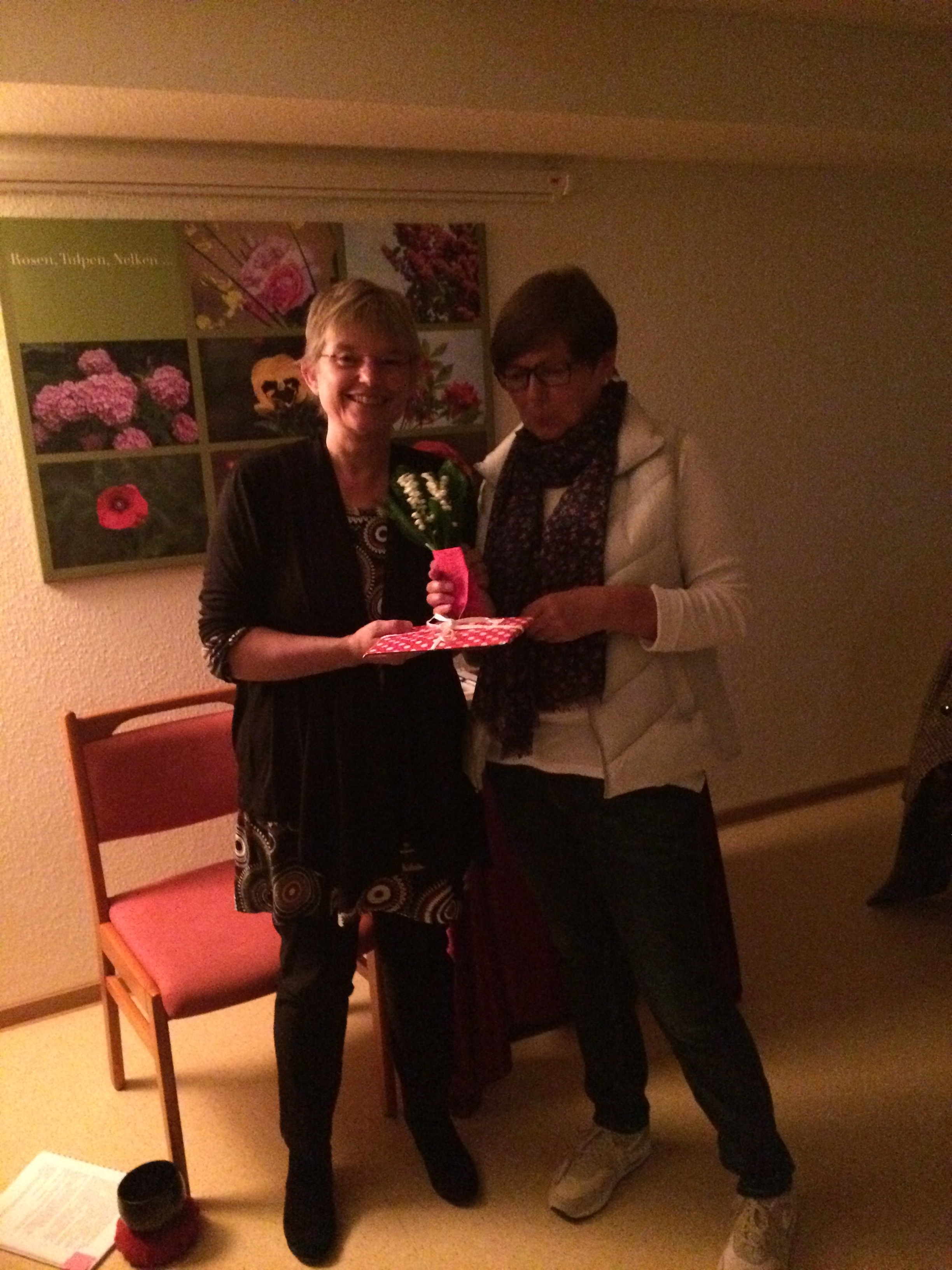 Manuela Gäbler (rechts im Bild) bedankt sich bei Andrea Schmidt