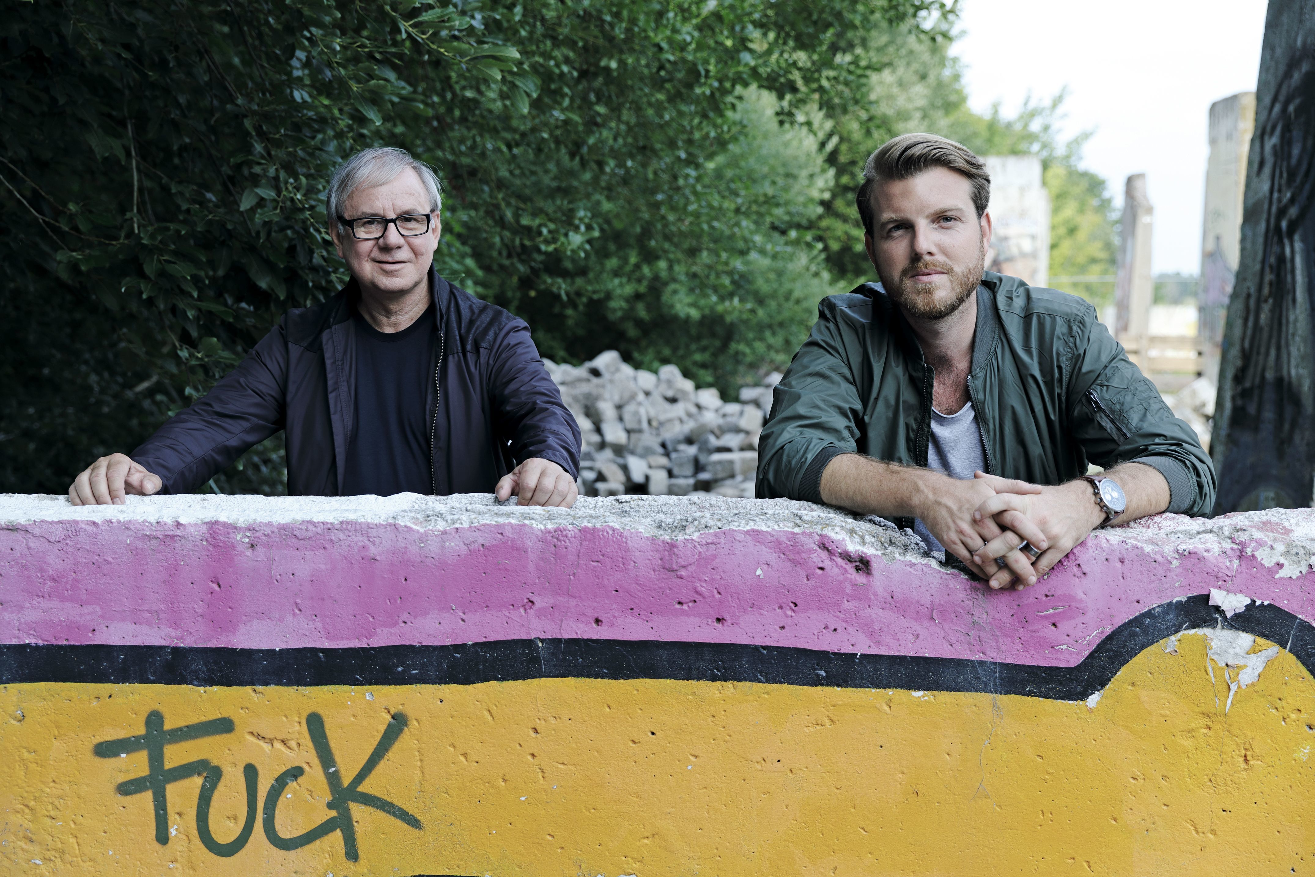 Joachim Król und Lucas Vogelsang stellen ihr gemeinsames Buch am 20.Mai in den Kammerspielen vor.