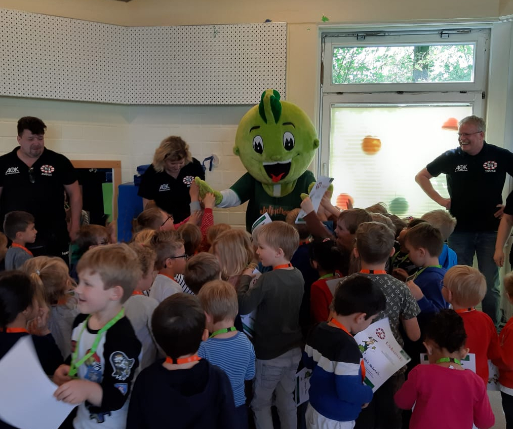 In Anlehnung an das Kinderbewegungsabzeichen werden je nach Station verschiedene Fähigkeiten wie Koordination, Ausdauer, Tast- oder Gleichgewichtssinn sowie vieles mehr gefordert.