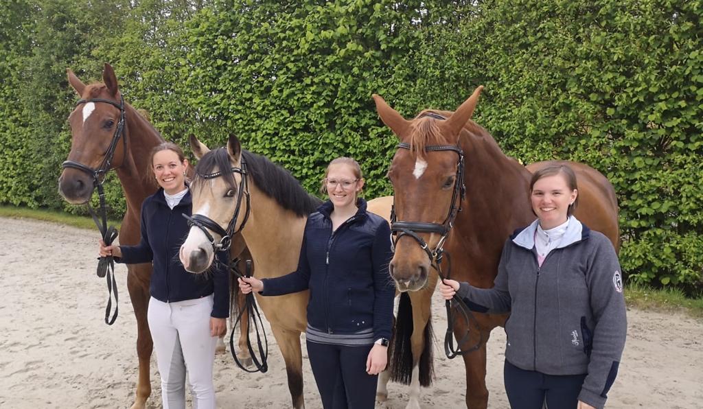 V.l.n.r: Caroline Schlusemann mit Finest Feeling, Lena Schober mit Cross-Fire und Jennifer Muck mit Baccara.