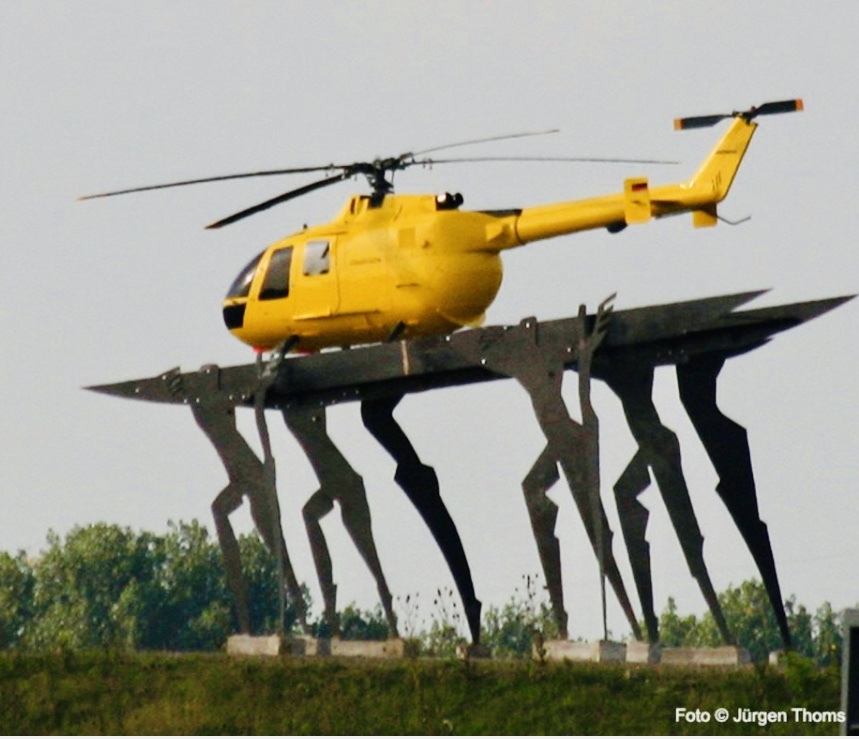 Auf der A2 ist vor der Ausfahrt Kamen-Bergkamen ein Rettungshubschrauber gelandet. Foto: Jürgen Thoms