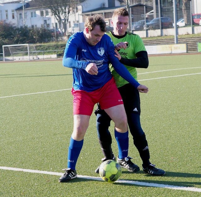 Mit seinen drei Treffern schoss Marcel Schäfer die Dritte zum Sieg.
Foto: Gohl