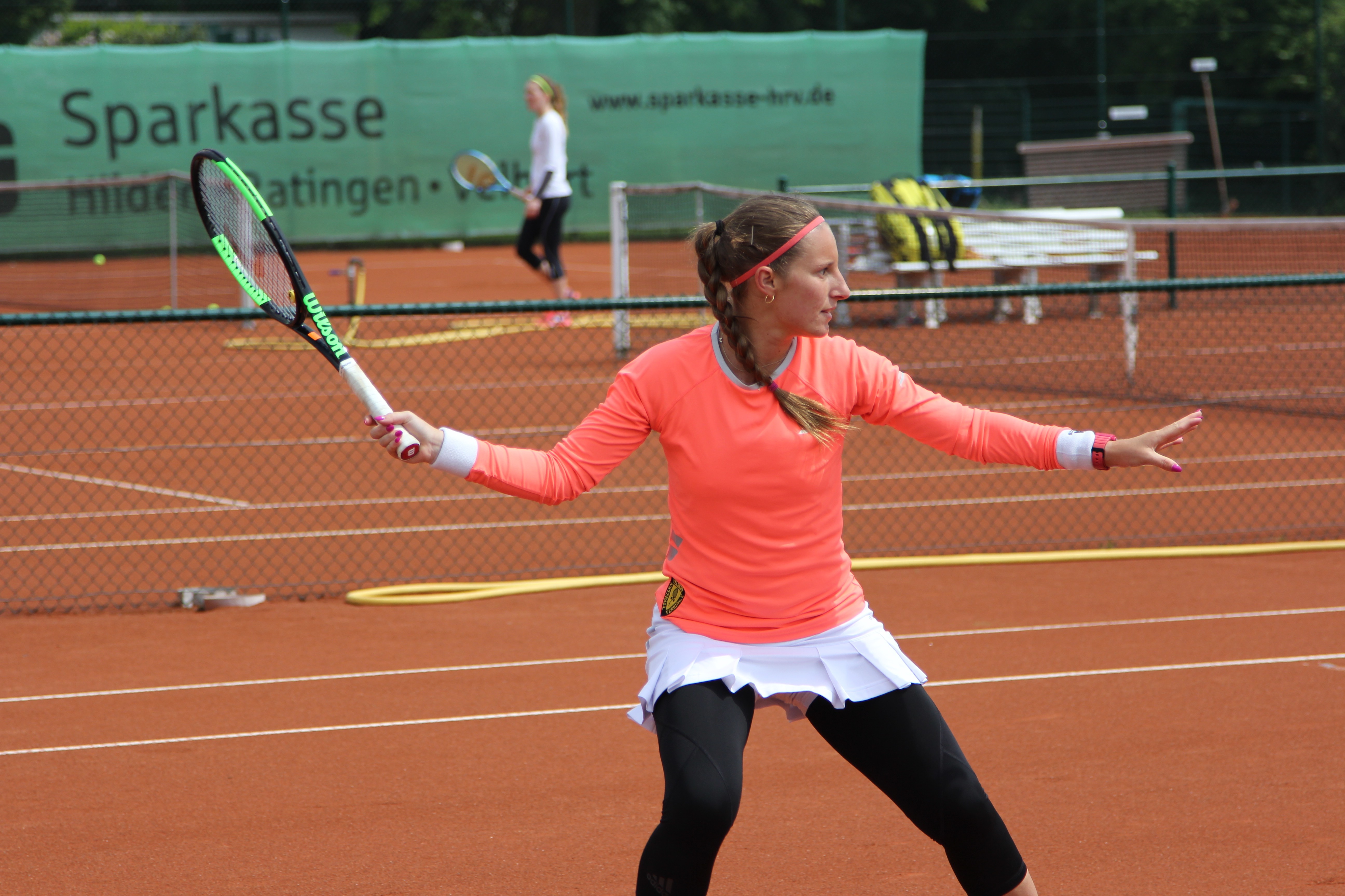 Nummer zwei der NBV-Damen Marina Bassols Ribera dominierte ihr Einzel und gewann mit 6:1, 6:4.