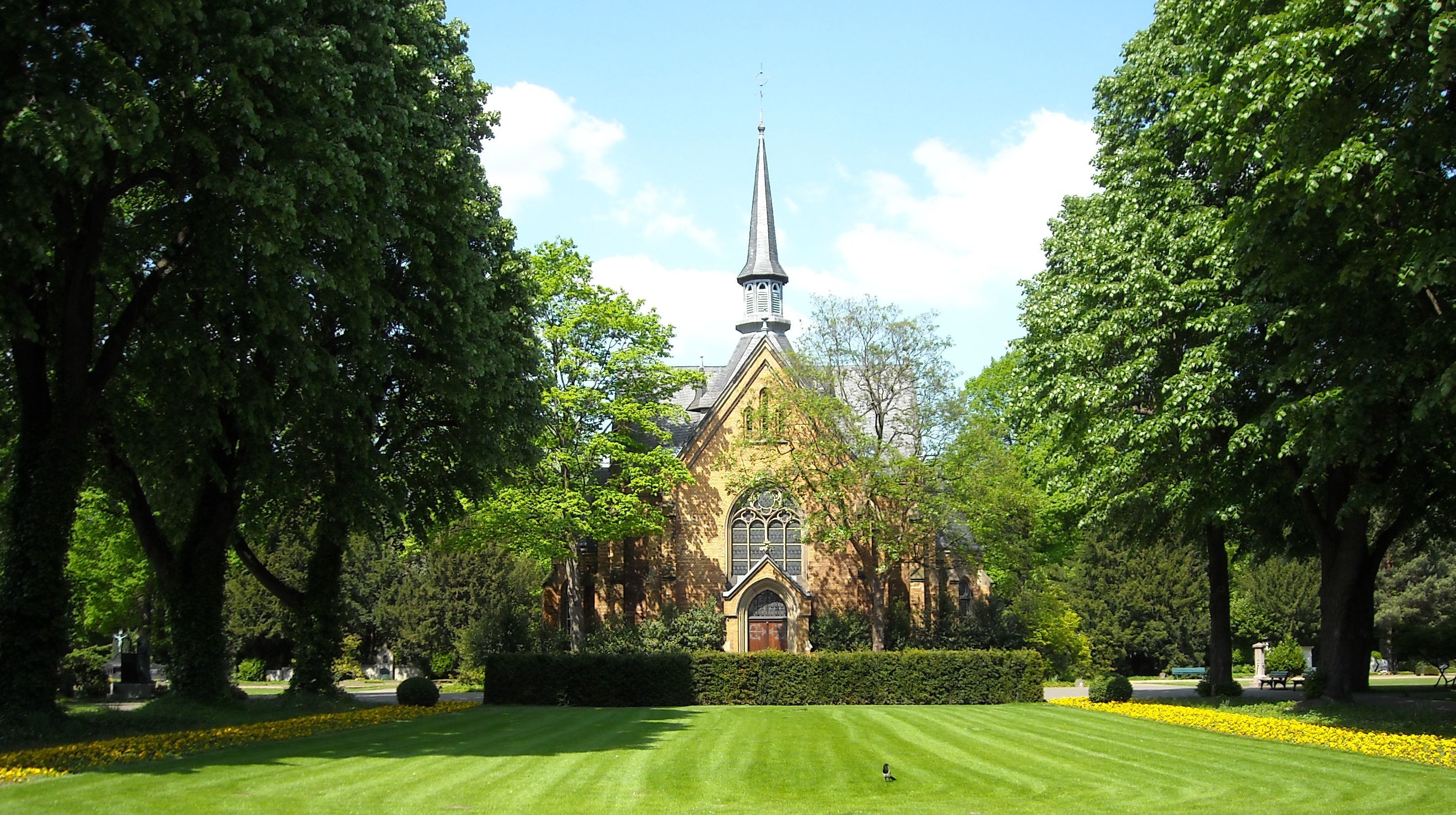 Die Führung "Der Nordfriedhof im Spiegel der Stadtgeschichte" startet an der Kapelle am Haupteingang des Nordfriedhofs