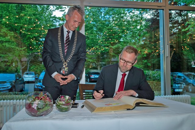  Nick Forbes, der Vorsitzender des Stadtrats von Newcastle, vertrat seine Meinung gegen den Brexit.  Foto: Gerd Kaemper