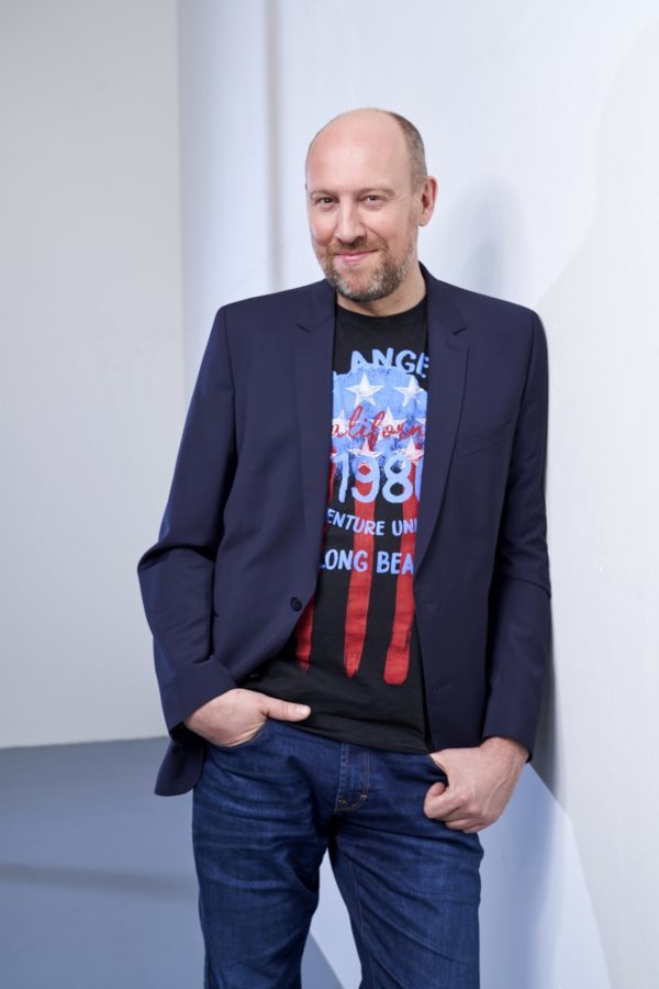 Der Fußball-Erklärbär macht einem prima Job, nicht nur im Radio, sondern auch auf der Bühne: Sven Pistor.