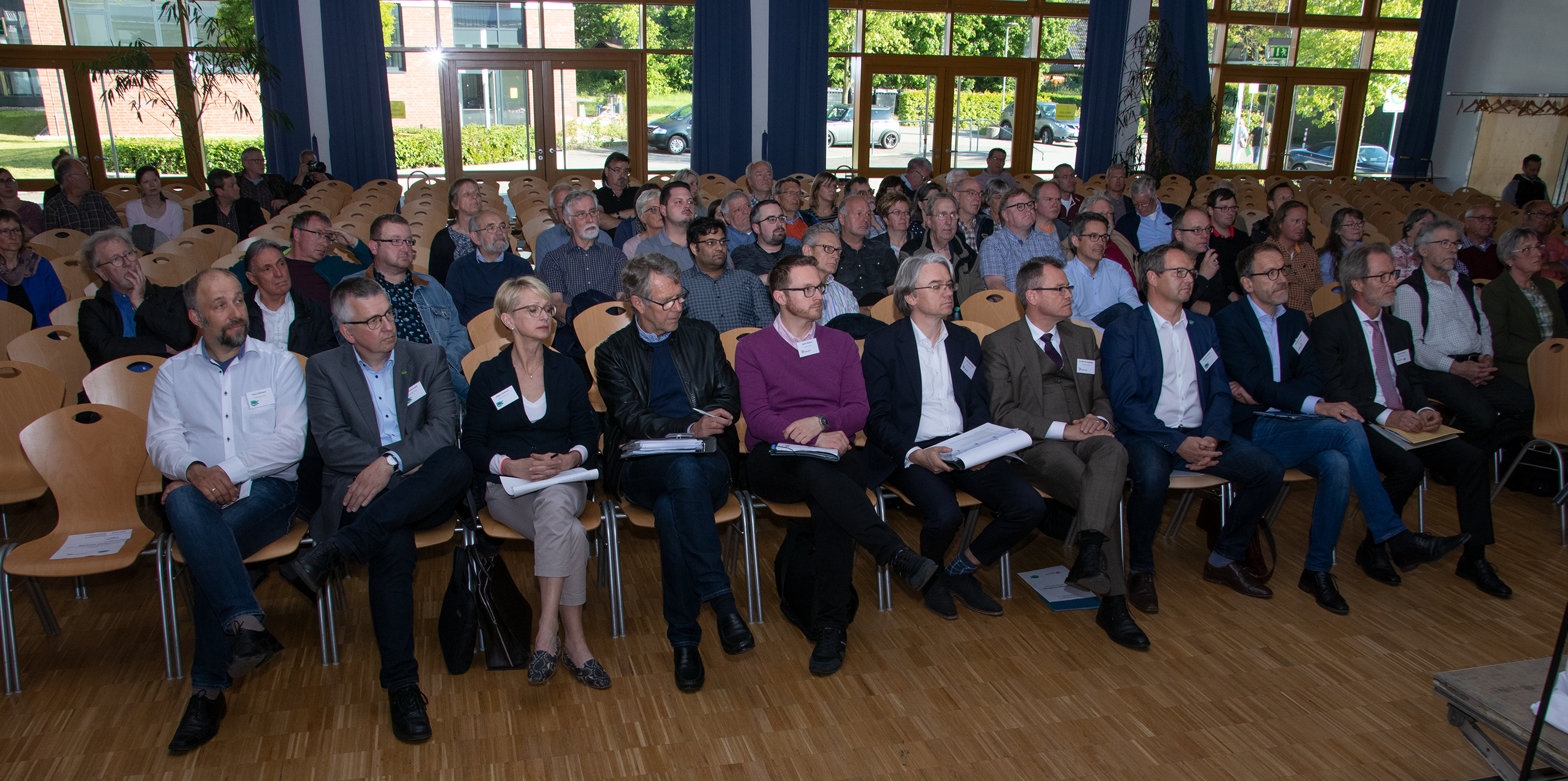 Bürger aus Dinslaken und Hünxe nahmen an der Veranstaltung in der Gesamtschule Hünxe teil