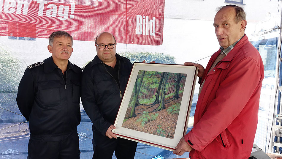 Nach fast 60 Jahren findet das Gemälde den Weg zurück zu den Kameraden der Freiwilligen Feuerwehr.
