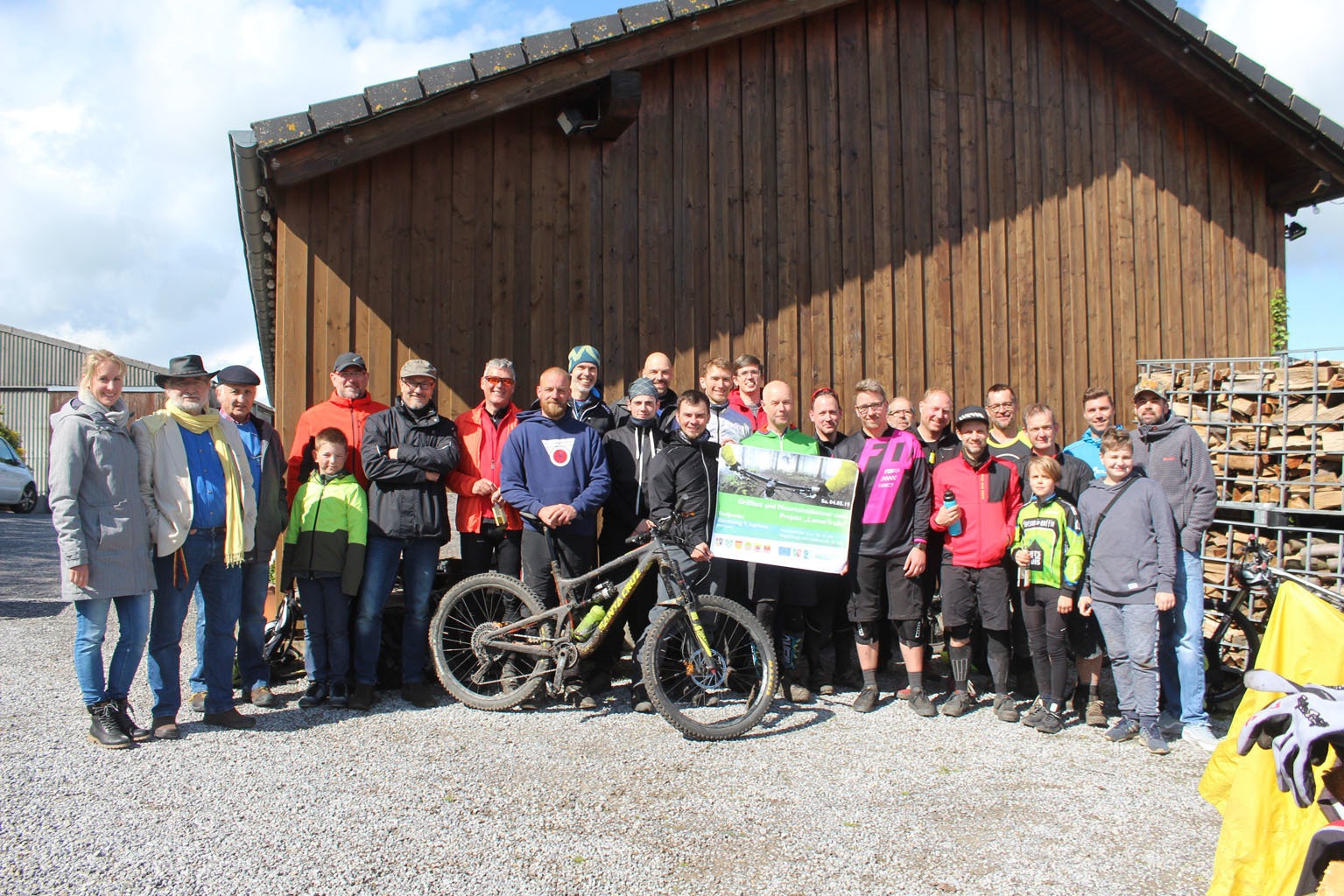 Rund 20 Mountainbikefahrer aller Altersklassen nahmen an einer geführten Tour durch den Iserlohner Stadtwald teil.