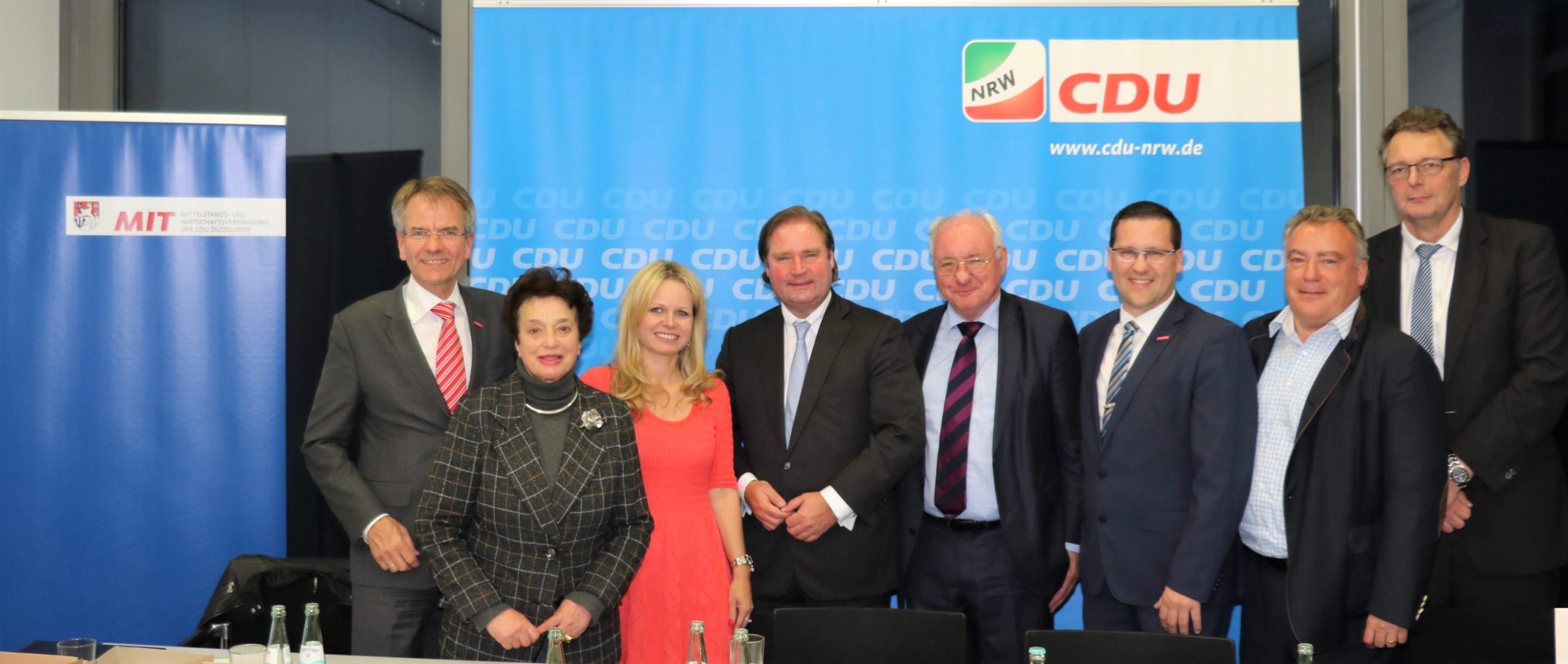 Der neue MIT-Vorstand (v.l.): Andreas Ehlert, Annelies Böcker, Angela Erwin, Finanzminister Lutz Lienenkämper, Norbert Hüsson (ex-Vorsitzender), Stefan Golißa, Olaf Lehne, Thomas Gerdes.