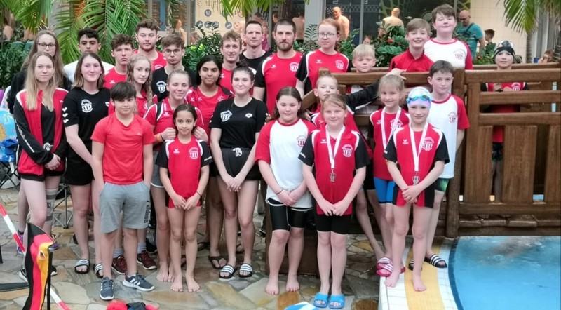 Die Trainer Christian Flüß und Oliver Sloboda, die bei der Menge an Schwimmern alle Hände voll zu tun hatten, haben das super gemanagt und waren mehr als zufrieden mit den Leistungen. Foto: privat