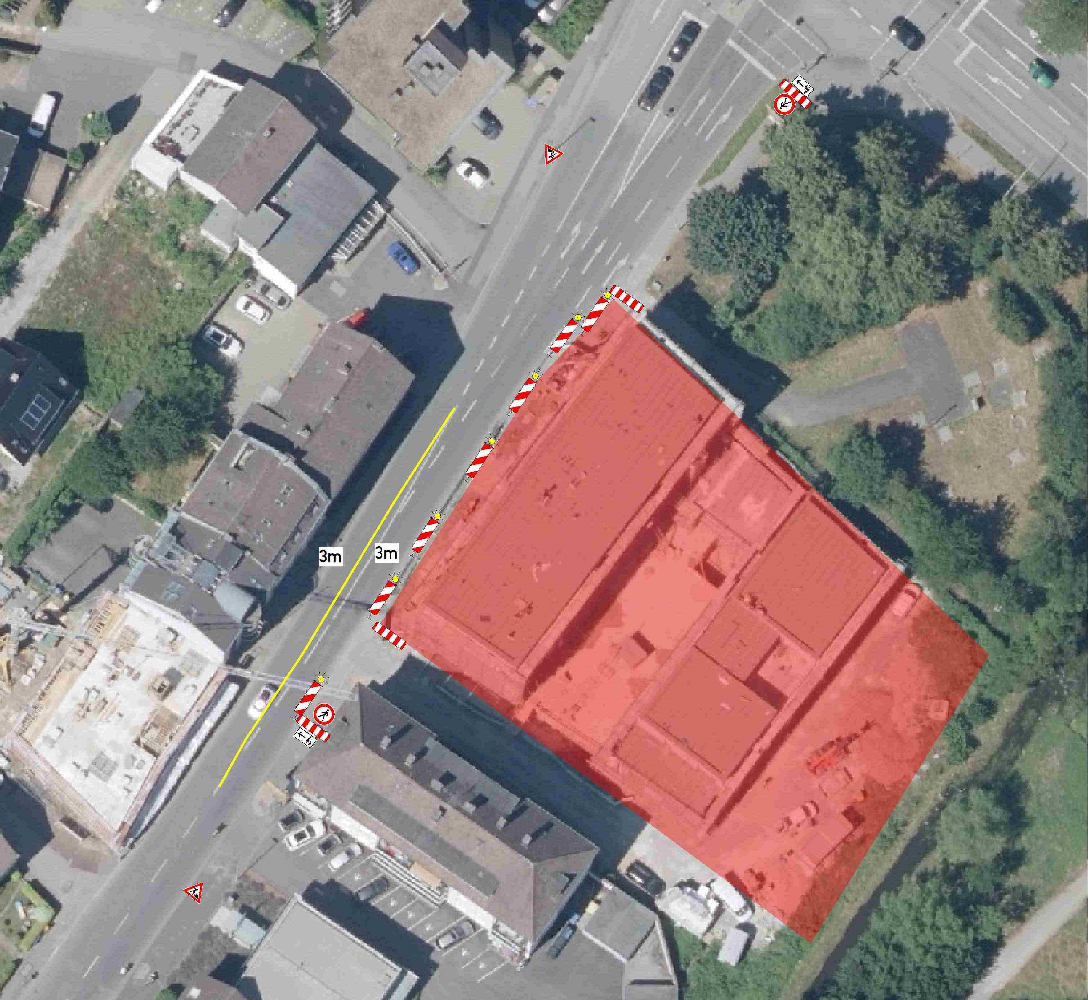 Weil im Bereich des Neubaus der Gehweg wieder hergerichtet wird, muss die Ostenstraße bis zum 7. Juni eingeengt werden.