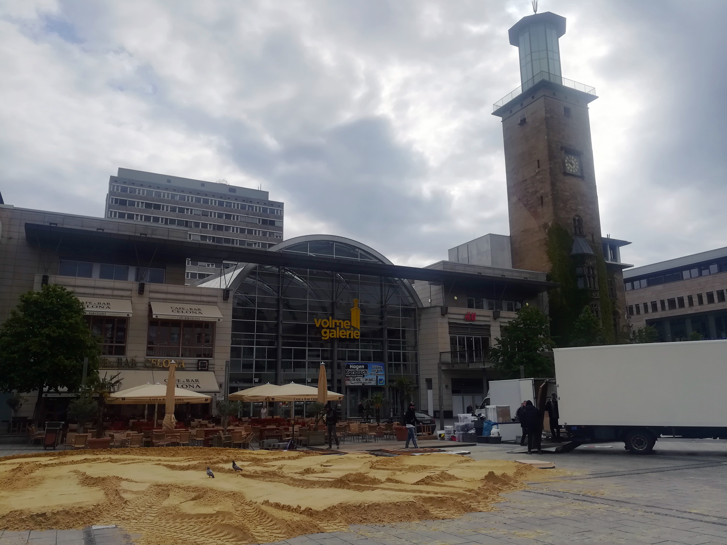 Hurra, der Sand ist da. Von Donnerstag bis Sonntag, 16. bis 19. Mai findet in der Hagener Innenstadt das Fest "Hagen karibisch" statt.
