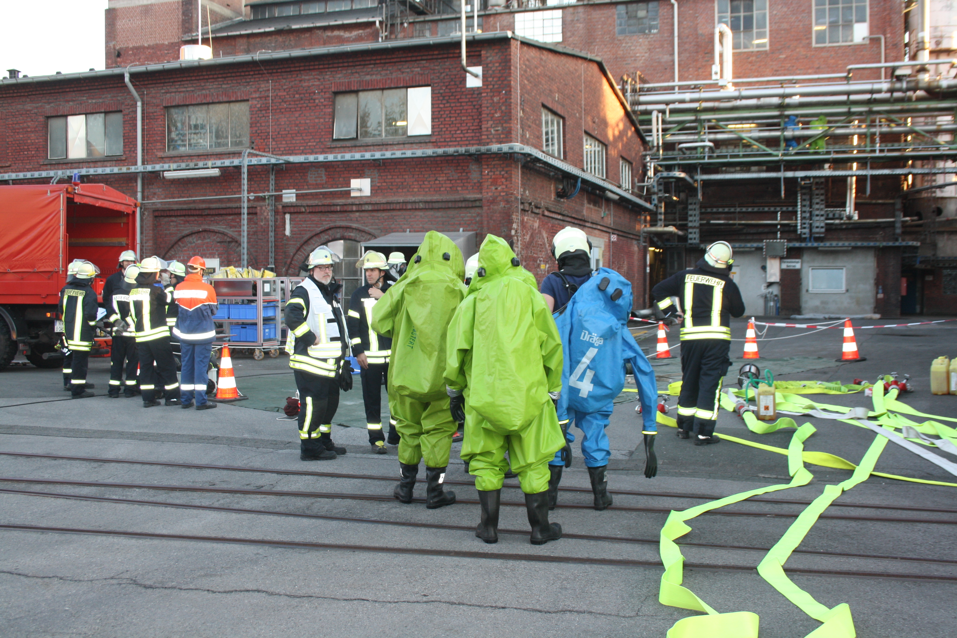 Eine Großübung der Feuerwehr fand am Montagabend (13. Mai) bei der Firma Perstorp in Bruchhausen statt.