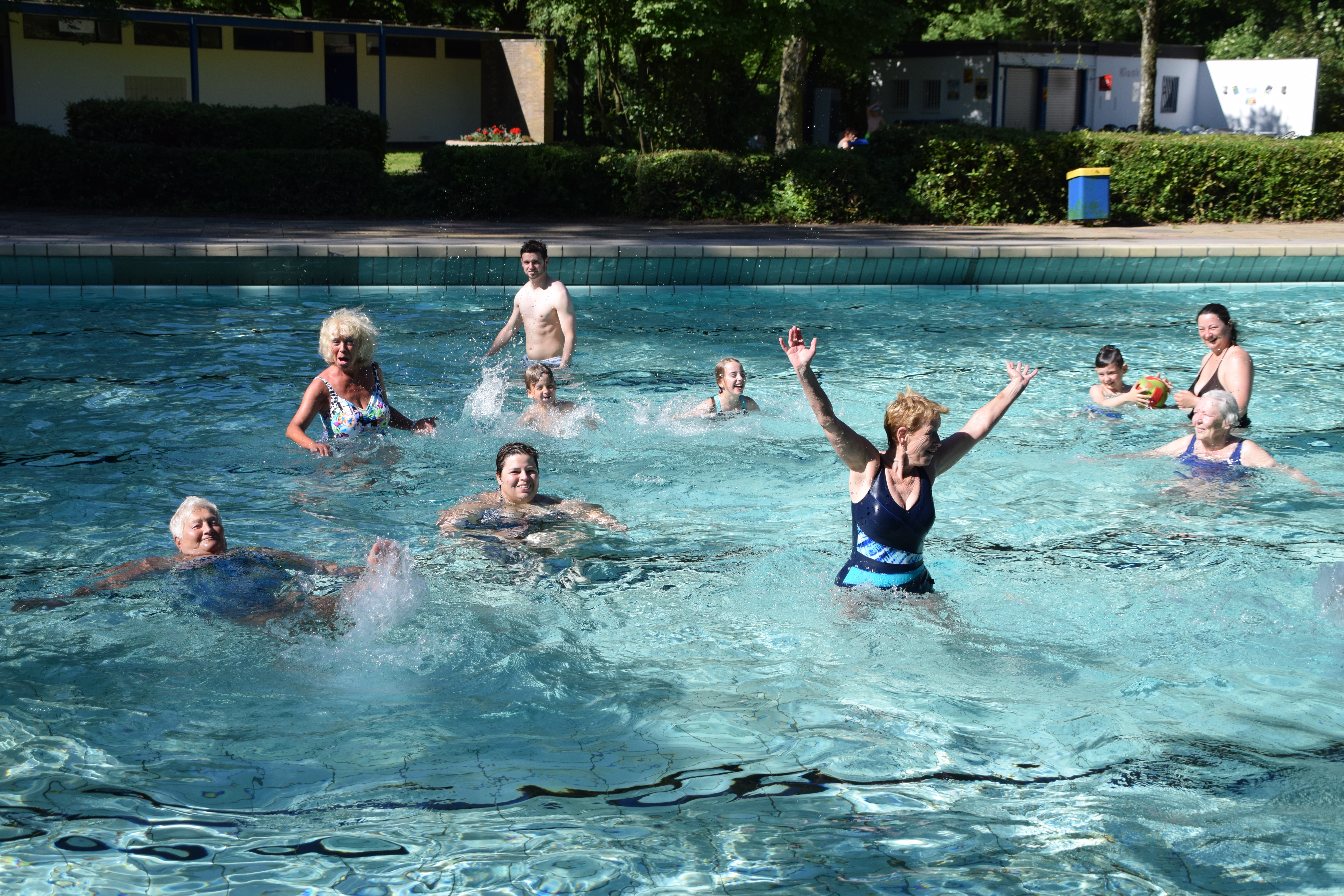 Das Bild entstand bei der Eröffnung der Freibadsaison 2017 im Voerder Freibad, Allee 1 in Voerde.