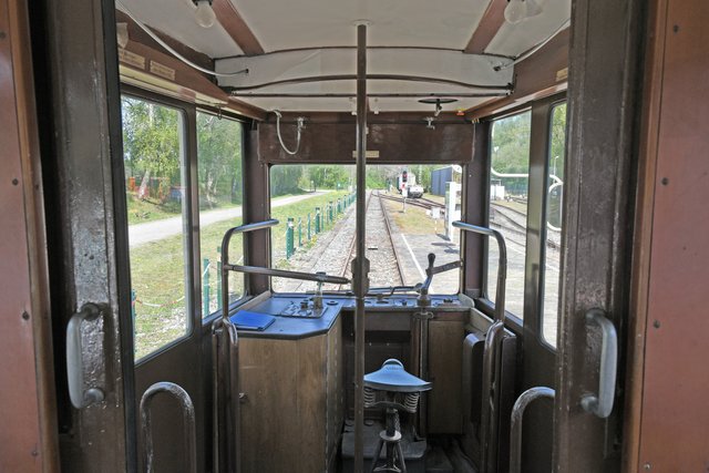 Man beachte bitte den Fahrersitz, der mich an einen Mopedsitz erinnert. Bequem geht heutzutage anders! ;-)