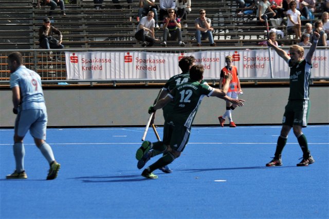 Und wieder Jubel nach einem Tor für die Uhlen.