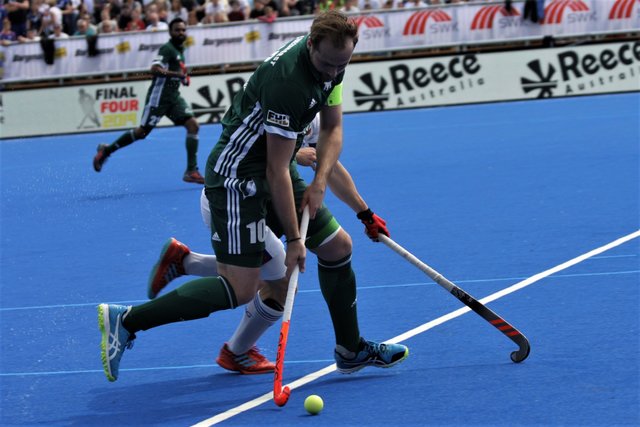 Kapitän Tobias Matania auf dem Weg zum Tor.