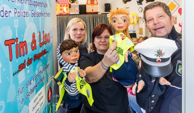 "Am Stoppstein halt, damit es nicht knallt!" Neues Puppenstück der Polizei kommt bei den Kindern gut an