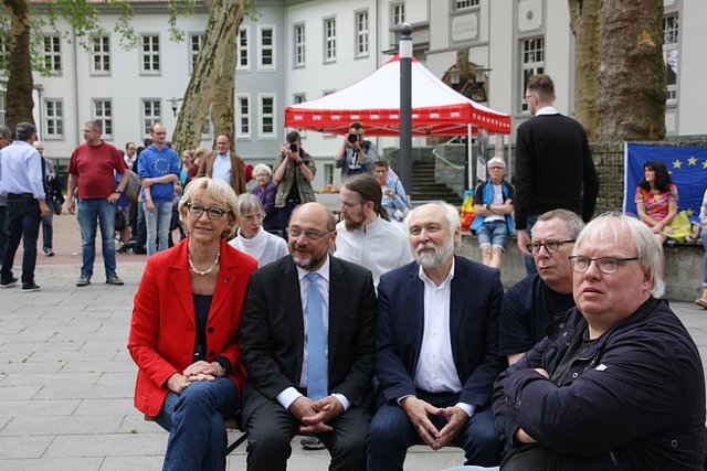 Vor seiner Rede hatte Martin Schulz im Publikum auf dem Kulturplatz Leo Platz genommen. | Foto: Demuth