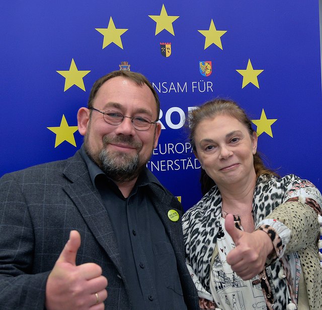 Die Gladbecker Grünen konnten sich über das starke Abschneiden ihrer Partei sowohl bei der Europa- als auch bei der Bürgerschaftswahl in Bremen freuen. Im Bild: Andreas Rullmann (Pressesprecher der Gladbecker Grünen) und Ramona Karatas.