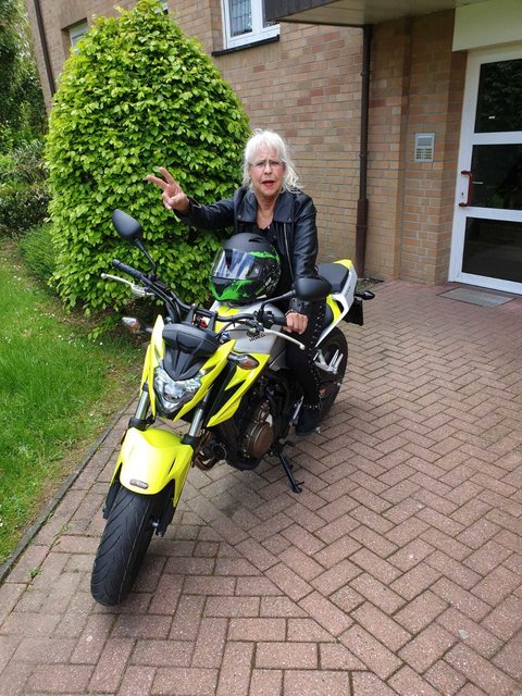 Ulrike Gnacke ist leidenschaftliche Motorradfahrerin.