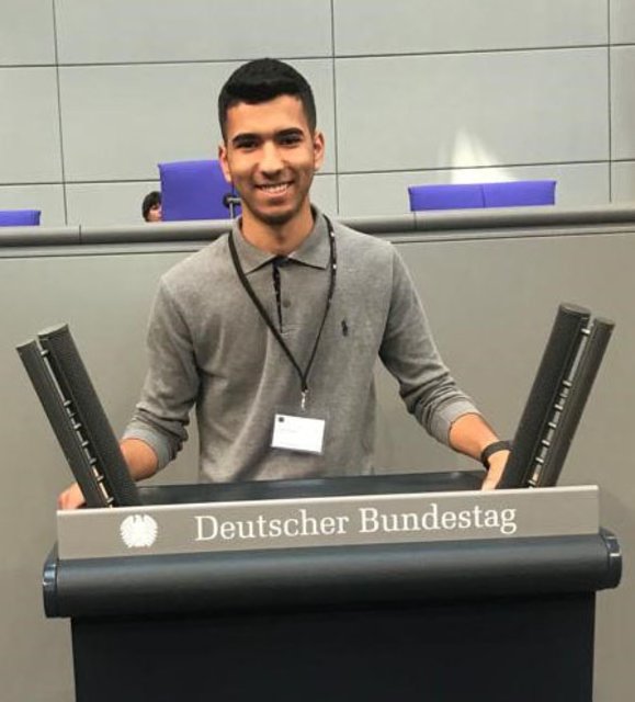 Nassir Tamouh am Rednerpult des Bundestages. Bildquelle: SPD  | Foto: SPD Castrop-Rauxel