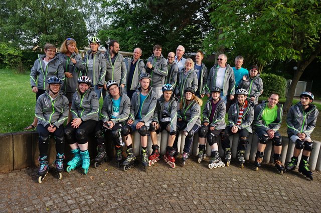 In der Förderschule für geistige Entwicklung Langenfeld (Virneburgschule) erfolgte die Übergabe der vom Flughafen Düsseldorf gesponserten Softshell-Jacken an zahlreiche Athleten der Lebenshilfe-Sportabteilung für die Special Olympics Landesspiele NRW 2019 in Hamm. Die Übergabe erfolgte durch Felicitas Daum (hintere Reihe, 5. von rechts). 