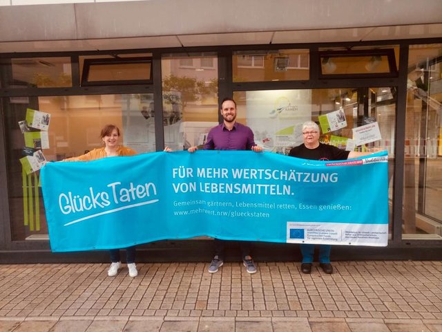 Schätzen Lebensmittel wert: Jutta Eickelpasch (Verbraucherzentrale), Tim Scharschuch (Stadt Kamen), Jutta Weuler (Foodsharing) - von links nach rechts