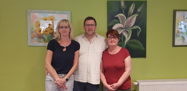 Auf dem Bild zu sehen ist der neue geschäftsführende Vorstand von "Unser Rauxel" um Ute Schünemann-Flake (v.l.; zweite Vorsitzende), Guido Baumann (erster Vorsitzender) und Petra Blank (Schatzmeisterin). Der Gesamtvorstand setzt sich aus weiteren neun Beisitzern zusammen. ^ Bildquelle: "Unser Rauxel"
